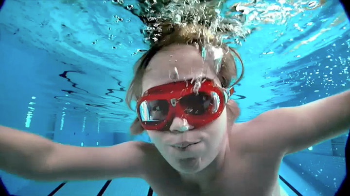 "Schwimmbad" - einer von 6 Messefilmen für die IAA 2010
